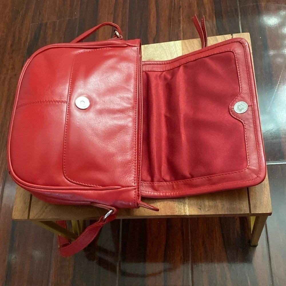 ili New York  Genuine Leather Zip Top Hobo Bag NWOT